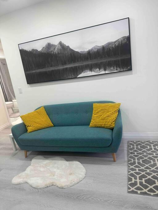 Award Winning Boho Paradise Sunlit Modern Suite カルガリー エクステリア 写真