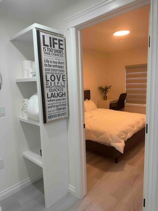 Award Winning Boho Paradise Sunlit Modern Suite カルガリー エクステリア 写真
