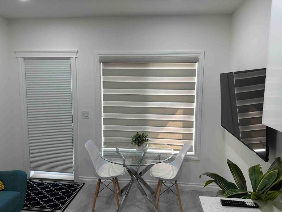 Award Winning Boho Paradise Sunlit Modern Suite カルガリー エクステリア 写真
